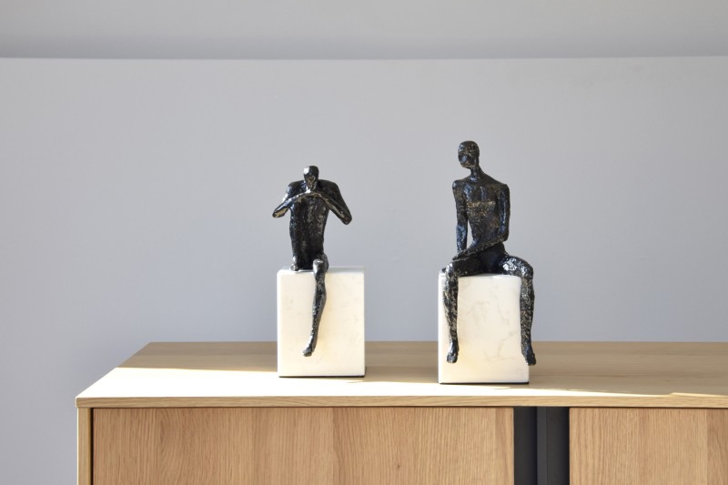 COLLECTION PENSANT. SCULPTURE MÉTALLIQUE ET MARBRE BLANC | VP Interiorismo